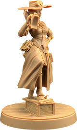 Miss Bell - Female Human Fighter Gunslinger / Artificer Miniature - Mini Megastore